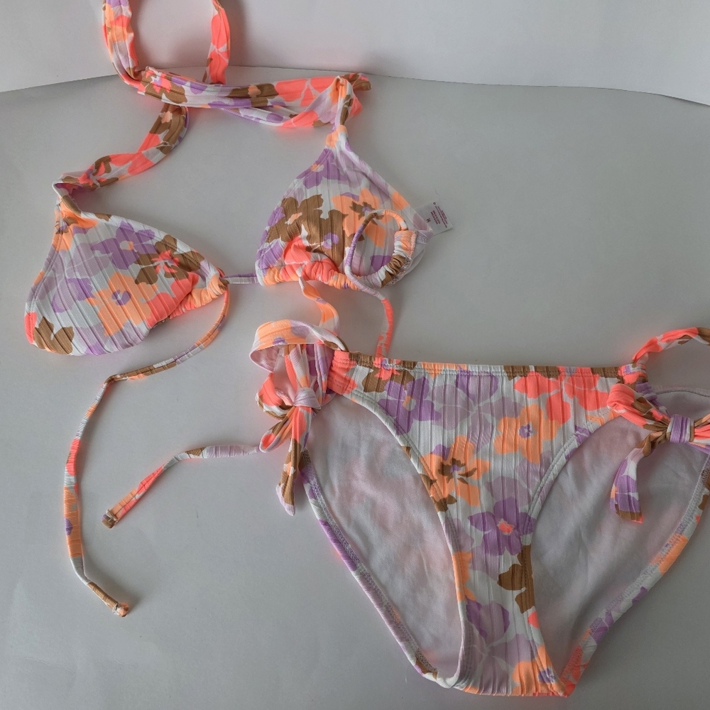 Floral Bikini Set with Tie Straps New With Tags Woman Size Medium Xhilaration